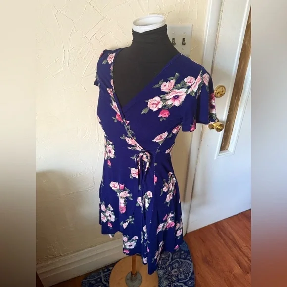 Caution To The Wind Blue V-Neck Flutter Sleeve Mini Wrap Dress -S- - Picture 2 of 6